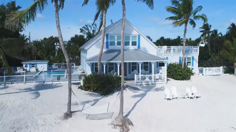 Private oceanfront luxury in the heart of the Florida Keys - Image 4