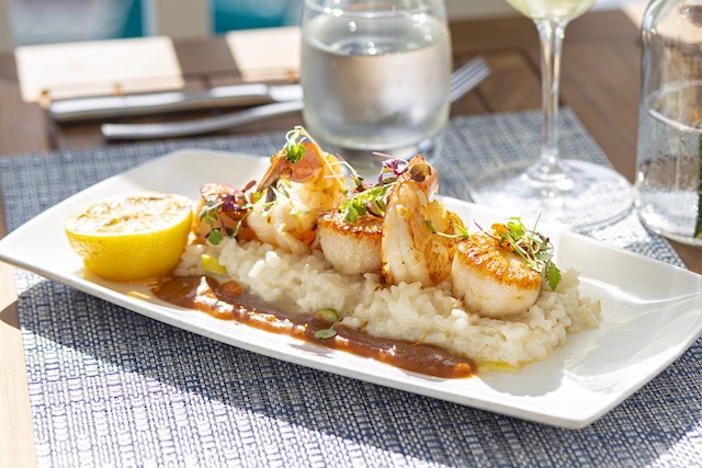 A dish of shrimp and scallops