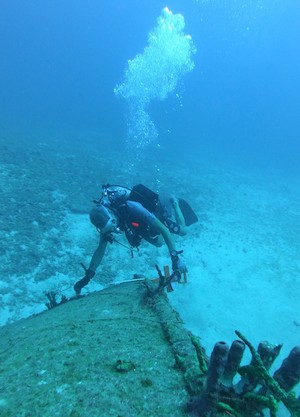 Diver on Bibb shipwreck Florida Keys