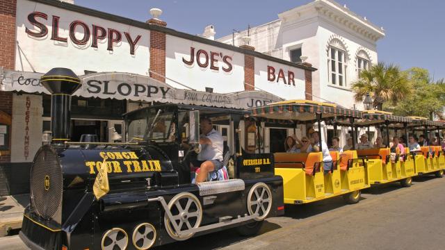 Conch Train vor Sloppy Joe's Bar (c) Bob Krist Florida Keys News Bureau