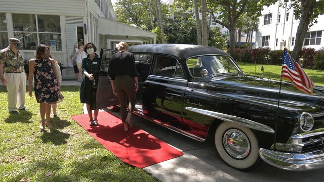 Truman Limo outside the Little White House in Key West 1_Credit Steve Panariello, Florida Keys News Bureau, HO