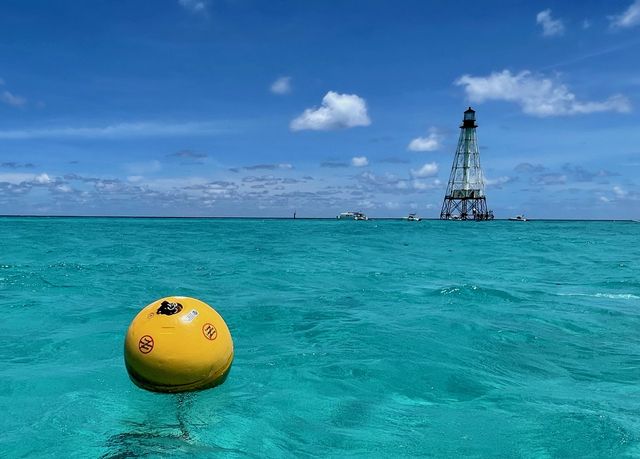 Sanctuary Preservation Areas within the Florida Keys National Marine Sanctuary are marked by yellow buoys. 