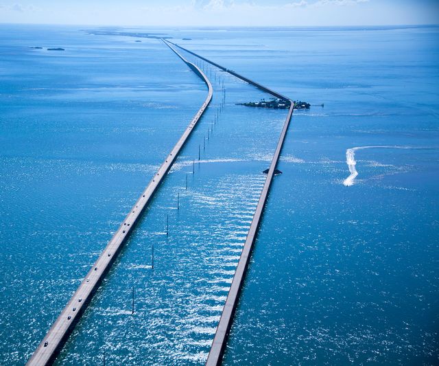 Aerial view of the new and old Seven Mile bridges, with the historic island of Pigeon Key. Image: Rob O'Neal