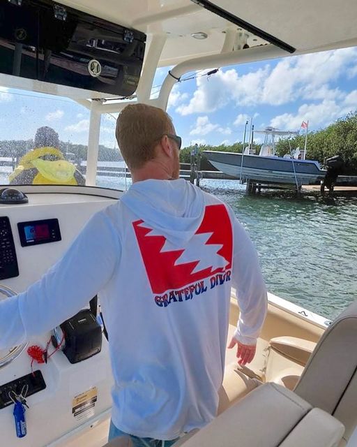 Grateful Diver's lifestyle brand supports the Key West-based nonprofit Reef Relief, dedicated to preserving and protecting the coral reef system in the Florida Keys. 