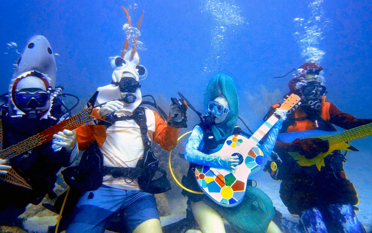 Unterwassermusiker beim Lower Keys Underwater Music Festival 2021 am Looe Key Reef bei Big Pine Key © Mike Papish, Florida Keys News Bureau