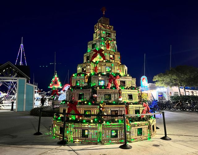 Florida Keys Holidays to Sparkle with Lights and Subtropical Warmth