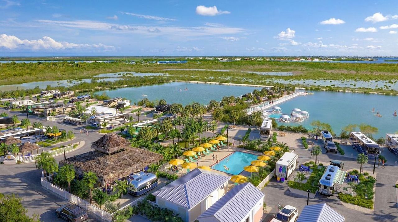 In the Lower Keys, the waterfront Sun Outdoors Sugarloaf Key, located along a 7-acre saltwater lake surrounded by mangroves, has opened as the Keys’ fourth Sun Outdoors RV resort.