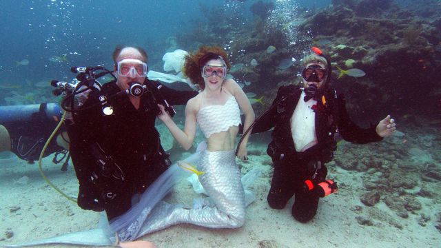 As a certified Notary Public, Captain Slate is also often in demand to conduct underwater weddings. 