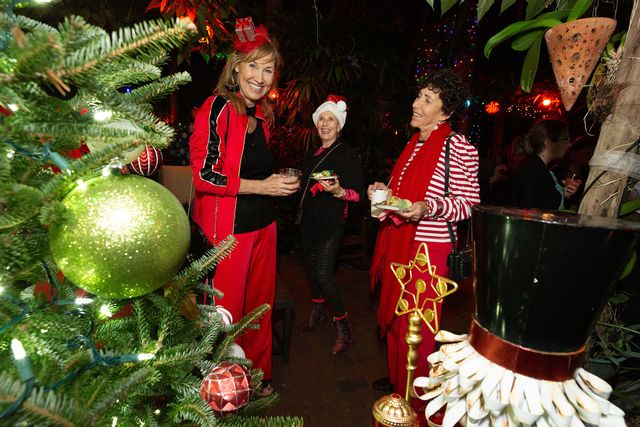 Tours of lighted historic inns deliver the Yuletide spirit along with sweet treats and libations. 