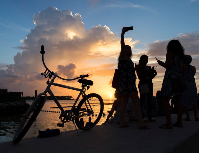 End your walk on Whitehead a few blocks away with a stop at famed Mallory Square for a brilliant sunset and selfies. 