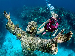 Tom Stack photographed his wife Therisa at the Christ of the Deep statue, a classic Keys underwater icon situated off Key Largo (www.tomstackphoto.com)